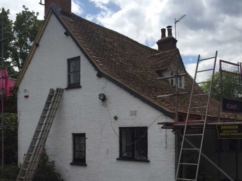 New roof using reclaimed tiles in knebworth